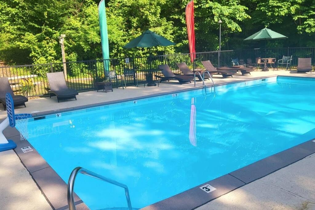Luxe Retreat - June Sale! - Easy Drive - Xl Swim Spa - Award Winning! Sevierville Buitenkant foto