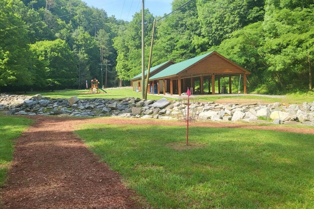 Luxe Retreat - June Sale! - Easy Drive - Xl Swim Spa - Award Winning! Sevierville Buitenkant foto